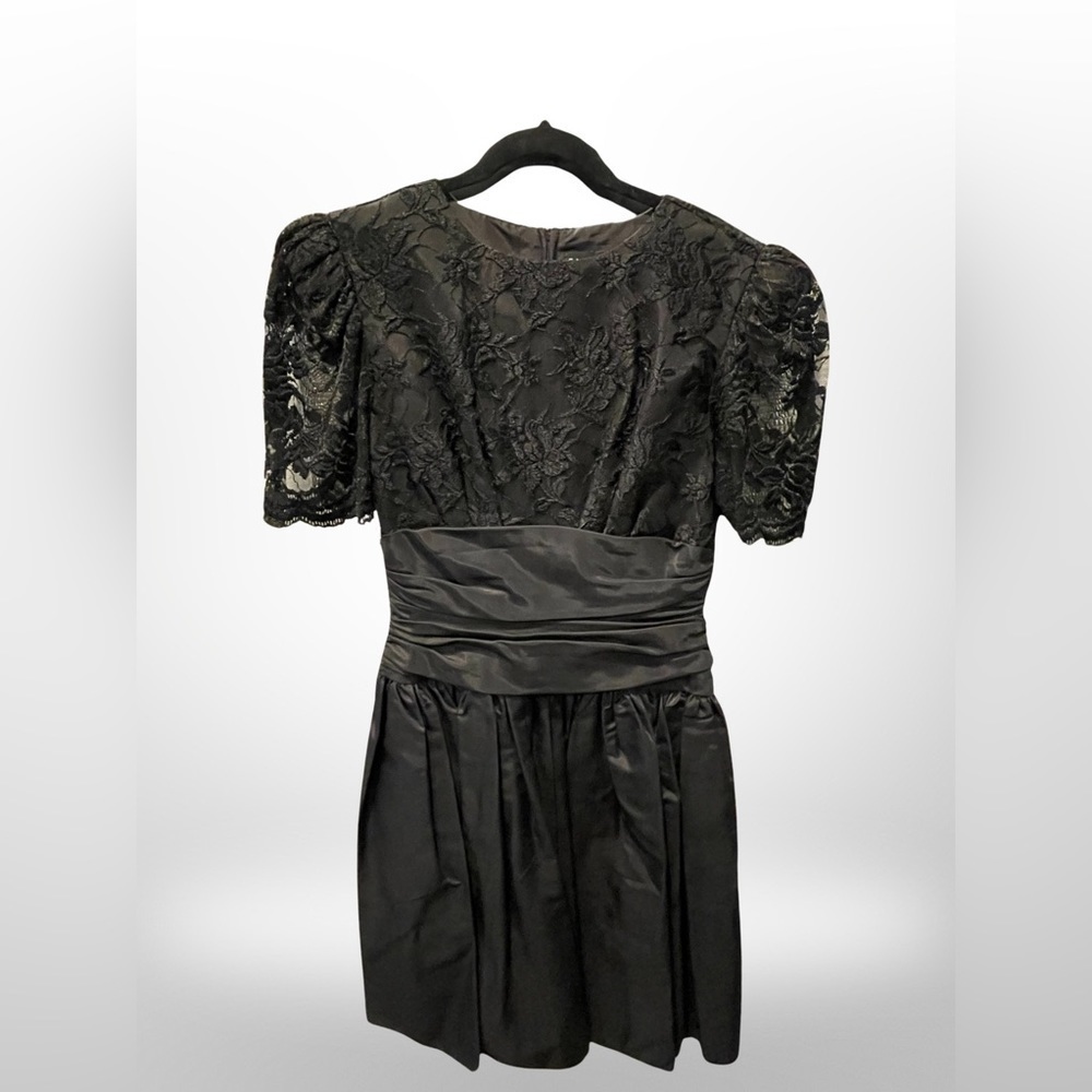 EXPO NITE Vintage Black Lace 80s Prom Dress with Shoulder Pads Size 8 Goth Retro